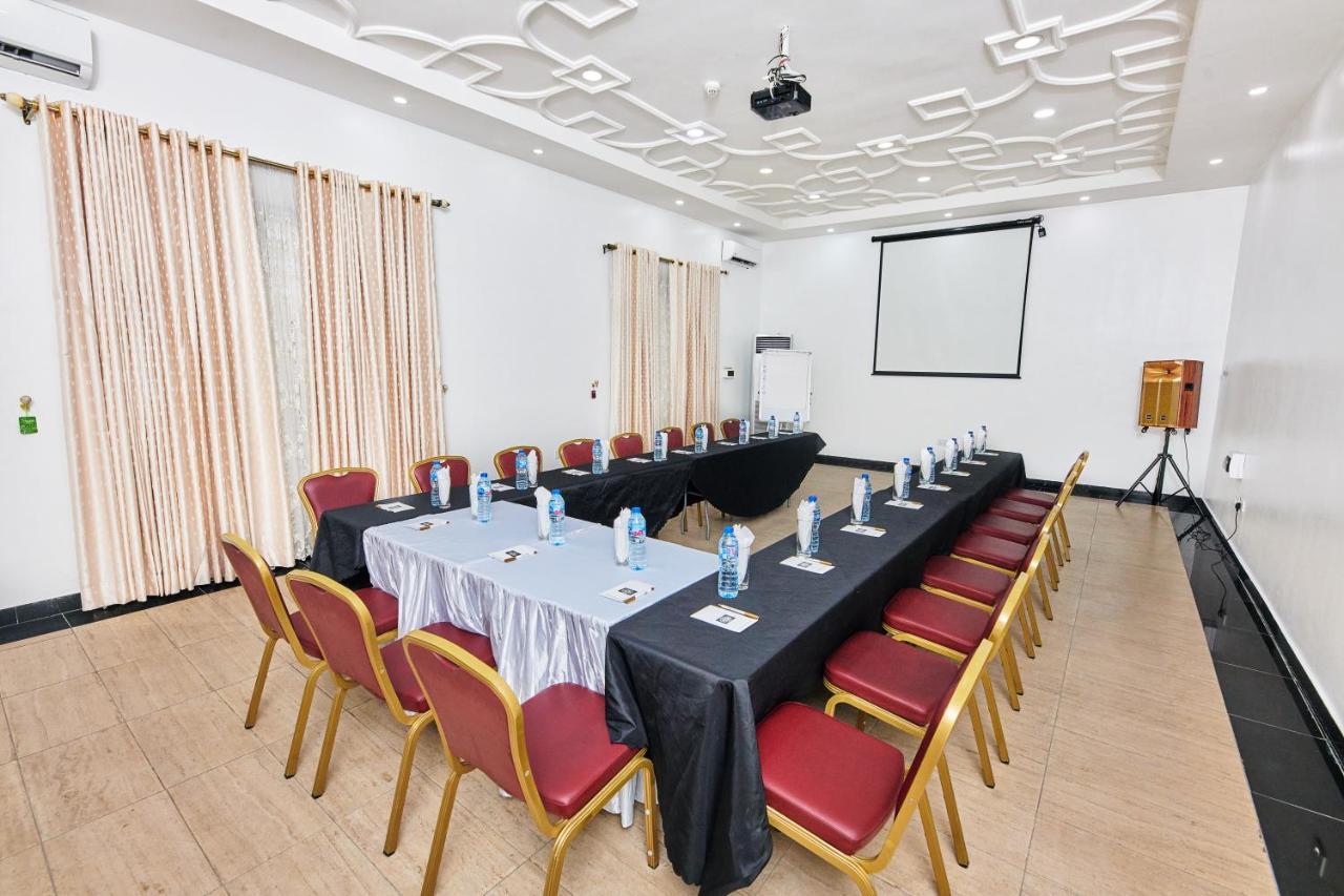 Oak Haven Hotel & Suites Port Harcourt Exterior photo